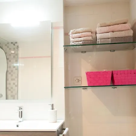 Apartamento Araceli Proximo A Clinica Oftalmologica Fdez Vega דירה *